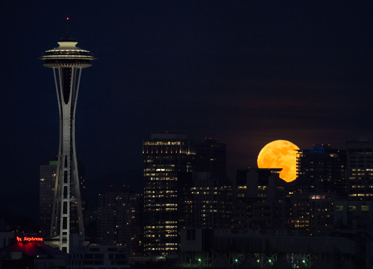 Moonrise over Seattle 2013